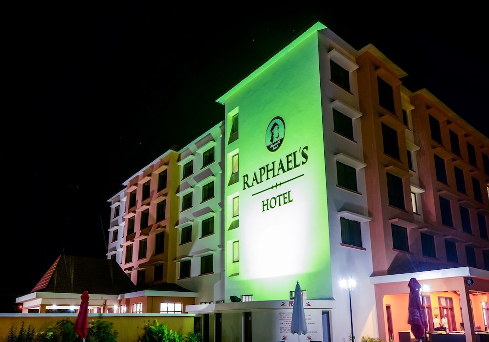 Raphael's Hotel 2/32