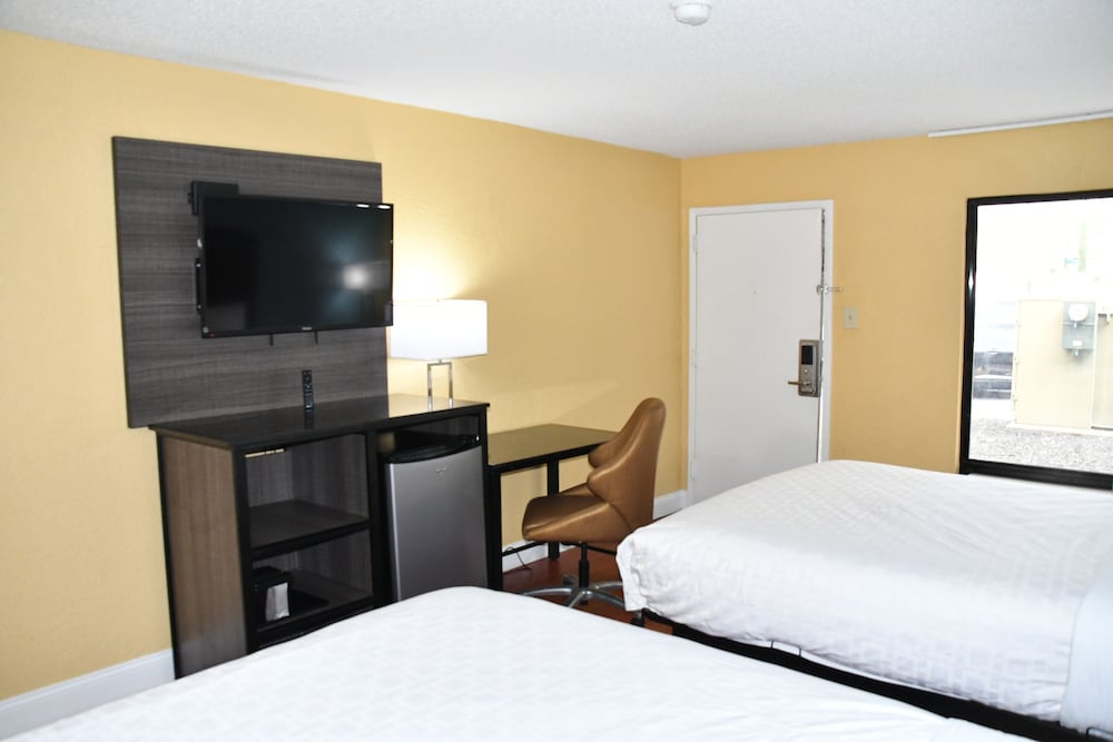 Baymont By Wyndham Macon I-75 17/27