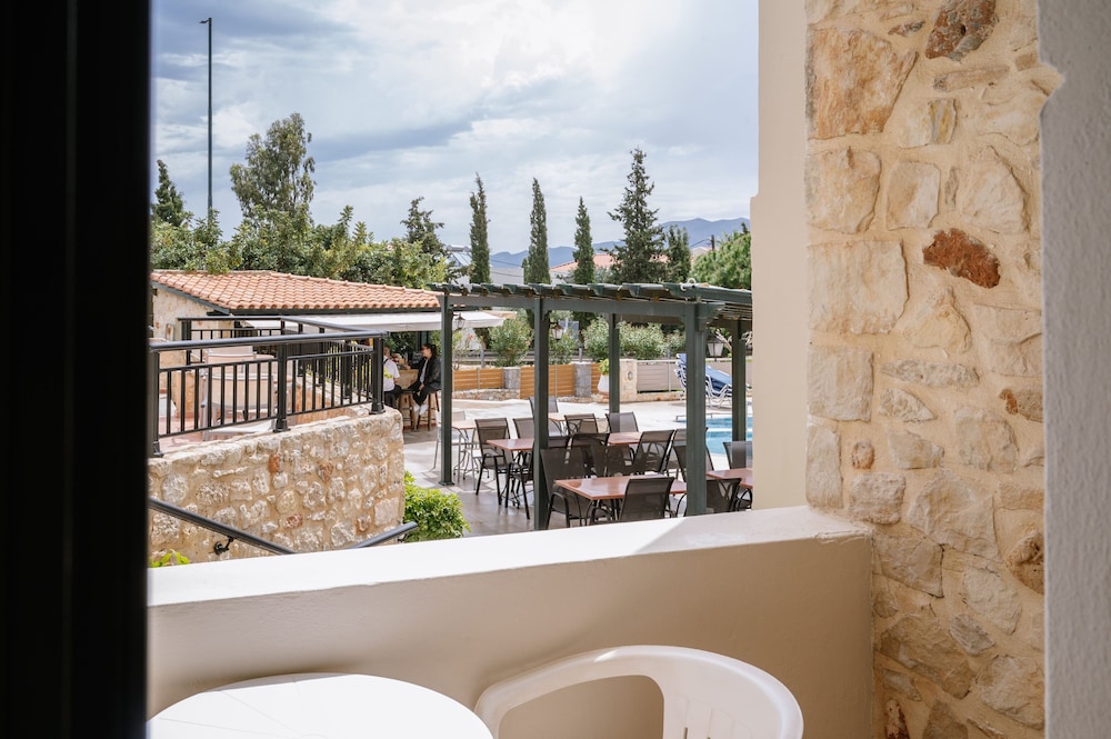 Dionysos Apartments And Studios 58/61