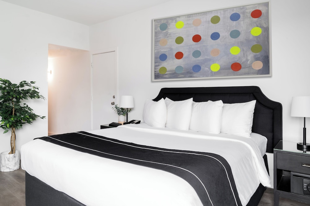 SUPERIOR, KING BED