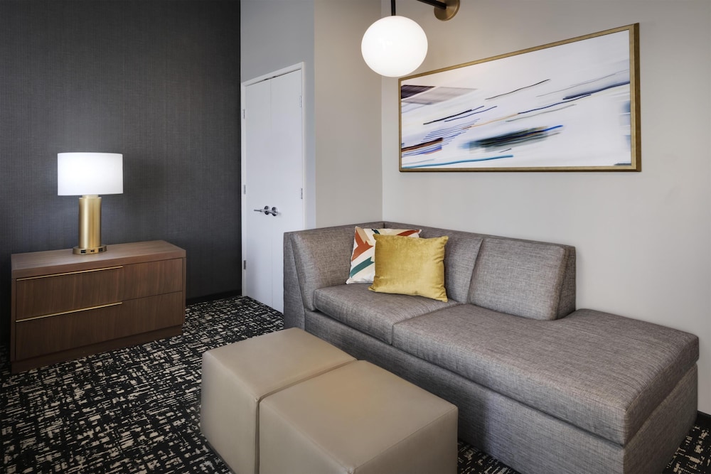 Hyatt House LAX - Century Blvd 24/50
