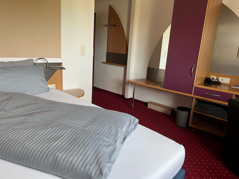 Hotel Konrad Poetzel Holzkirchen 11/50