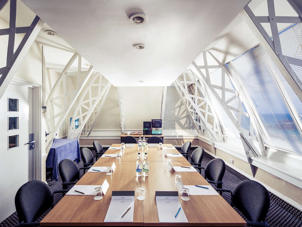 Mercure Brighton Seafront Hotel 37/47