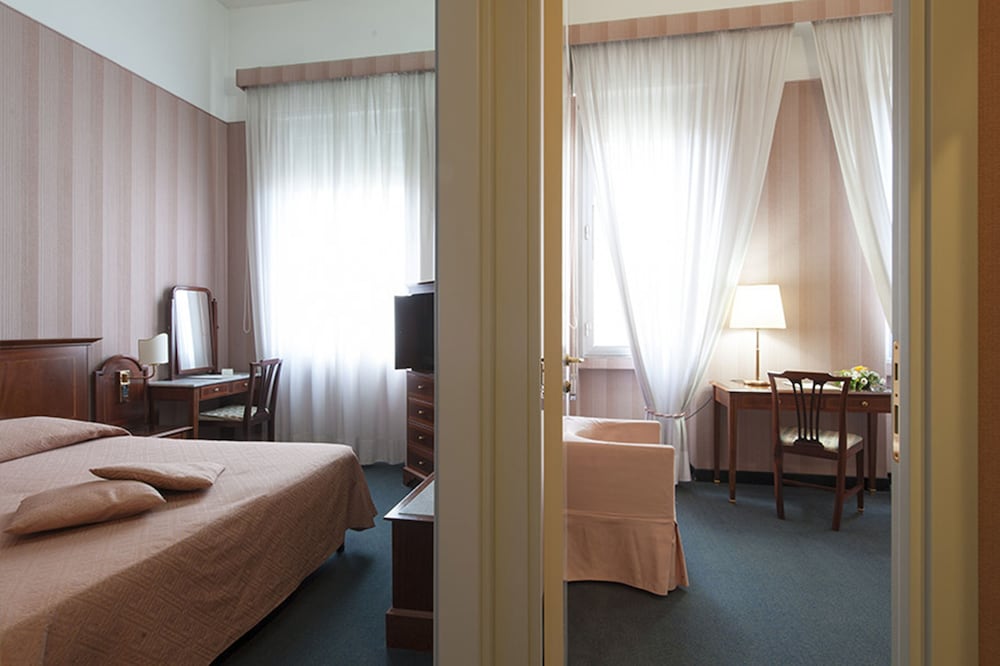 Esplanade Hotel 32/60
