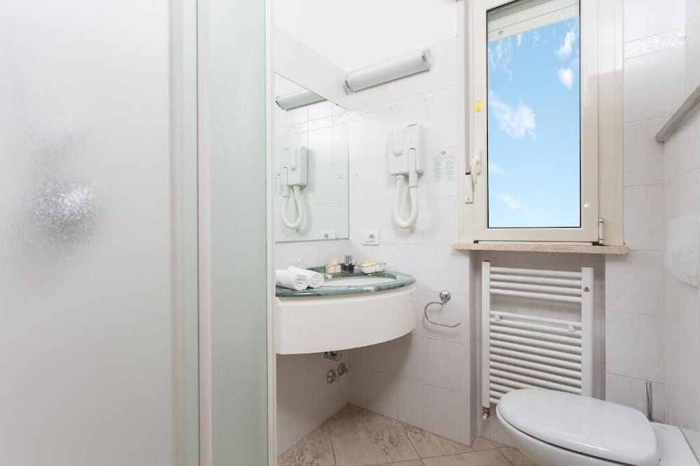 غرفة رباعية بسريرين منفصلين وسرير بطابقين، Hotel Ambra 4/4