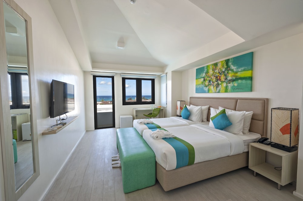 PENTHOUSE, TWIN BEDS