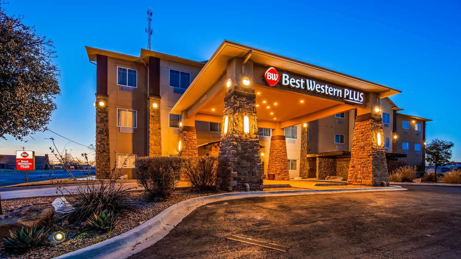 Best Western Plus Seminole Hotel and Suites 2/10
