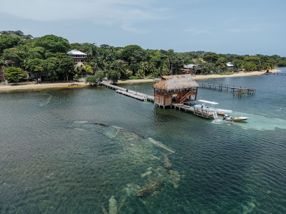 Tranquilseas Eco-Lodge, Diving Center, Restaurant &amp; Bar 48/50