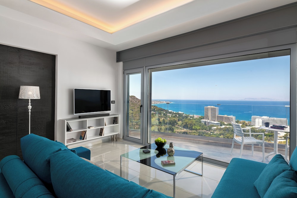 Skyline Suites 33/50
