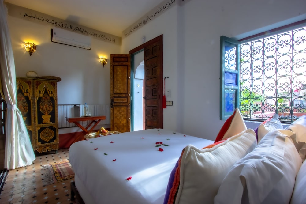 Riad Kaiss By Anika 40/70