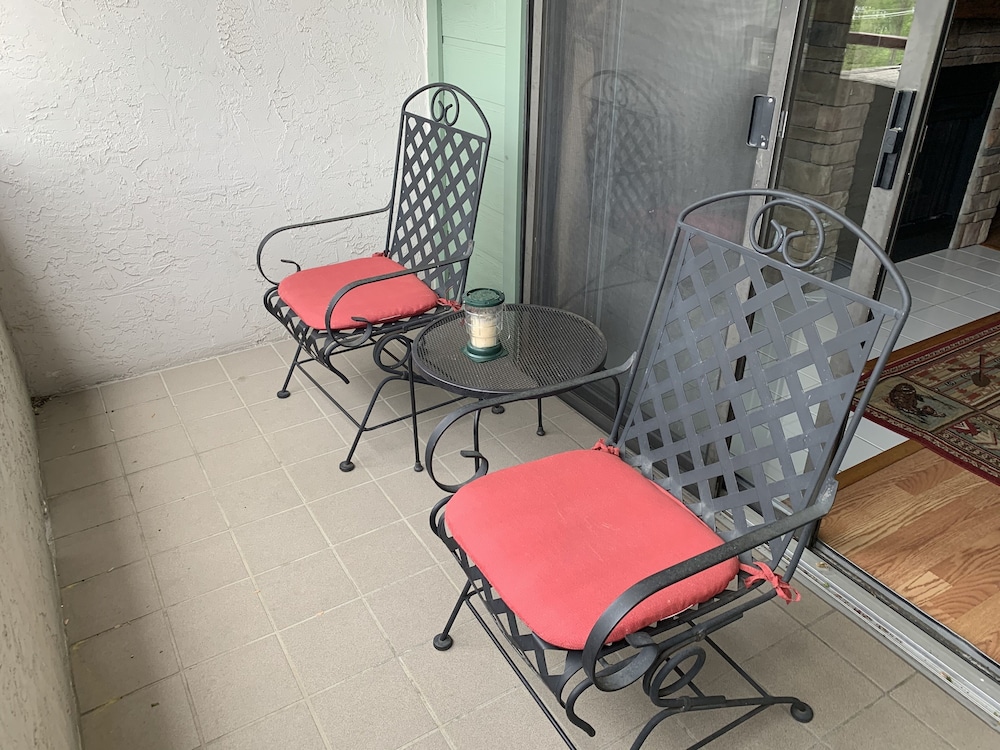 Laurel Inn Condominium 22/50