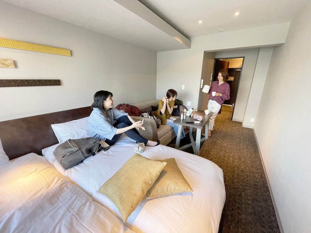 Rinn Sanjo Ohashi East 37/69