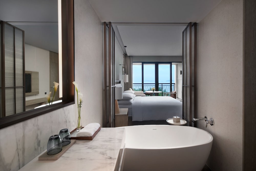 Grand, King Bed, Ocean Front، Marriott Yalong Bay 5/6