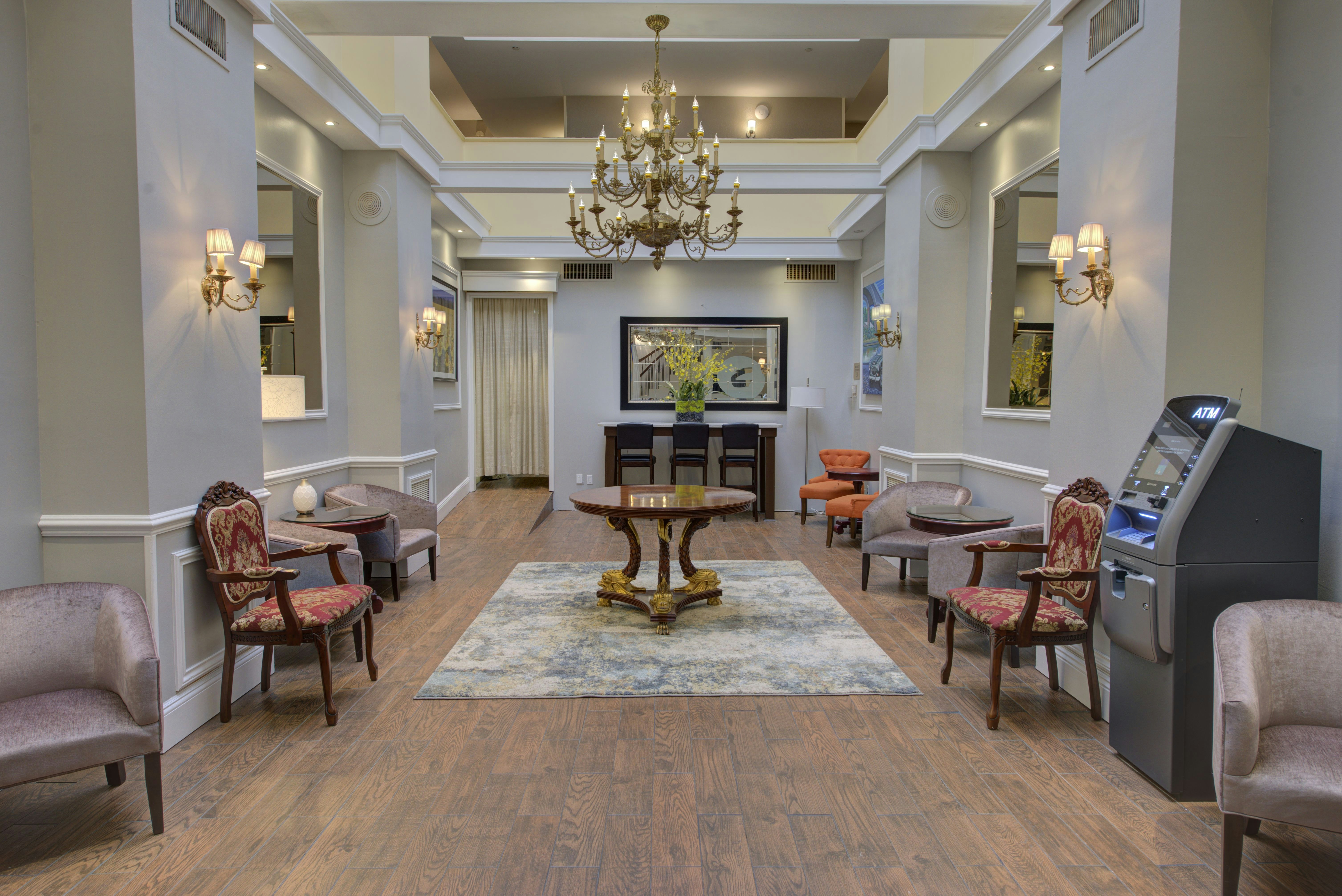 The Roslyn, Tapestry Collection by Hilton 24/50