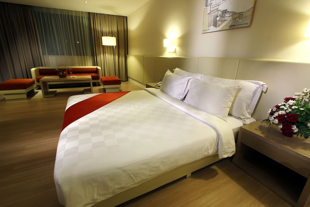 Grand Jatra Hotel 9/70