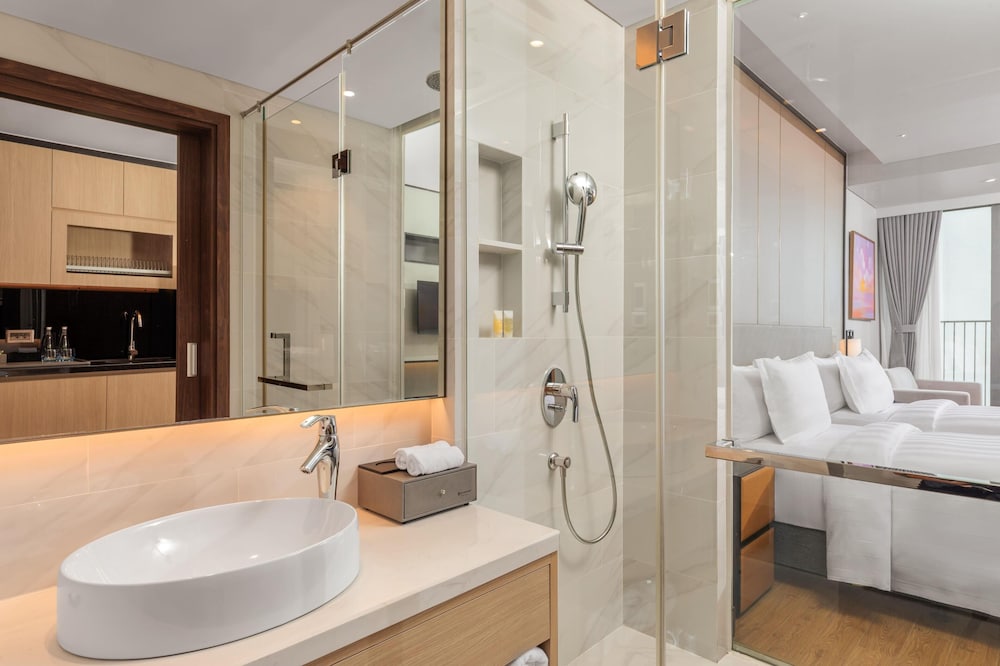 DELUXE, STUDIO, TWIN BEDS, CITY VIEW, BALCONY