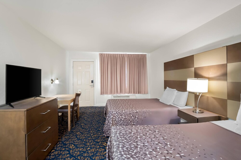 Rodeway Inn Garland Harbor Point 13/37