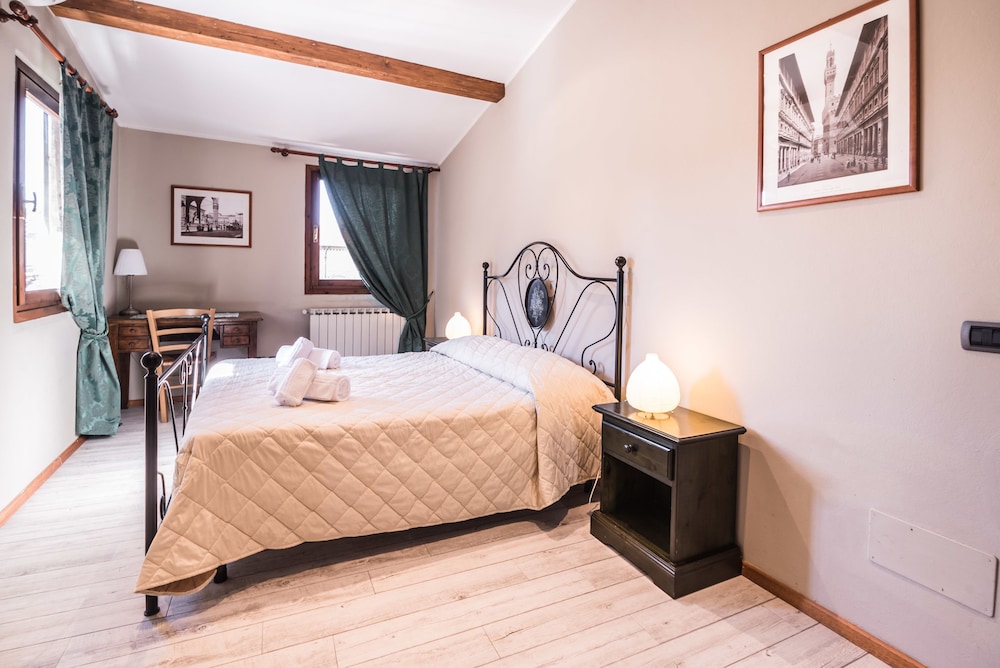 A Few Steps to The Duomo Elegant 2BD Apt 3/29