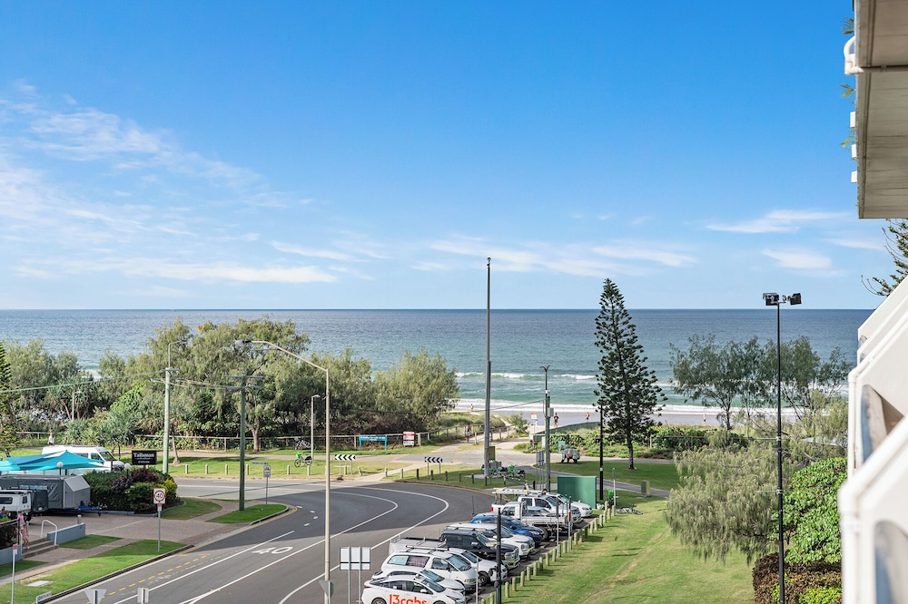 HI HO BEACH APARTMENTS 63/69