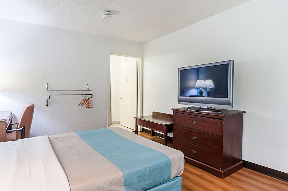 Motel6 Southgate, MI - Detroit 24/60
