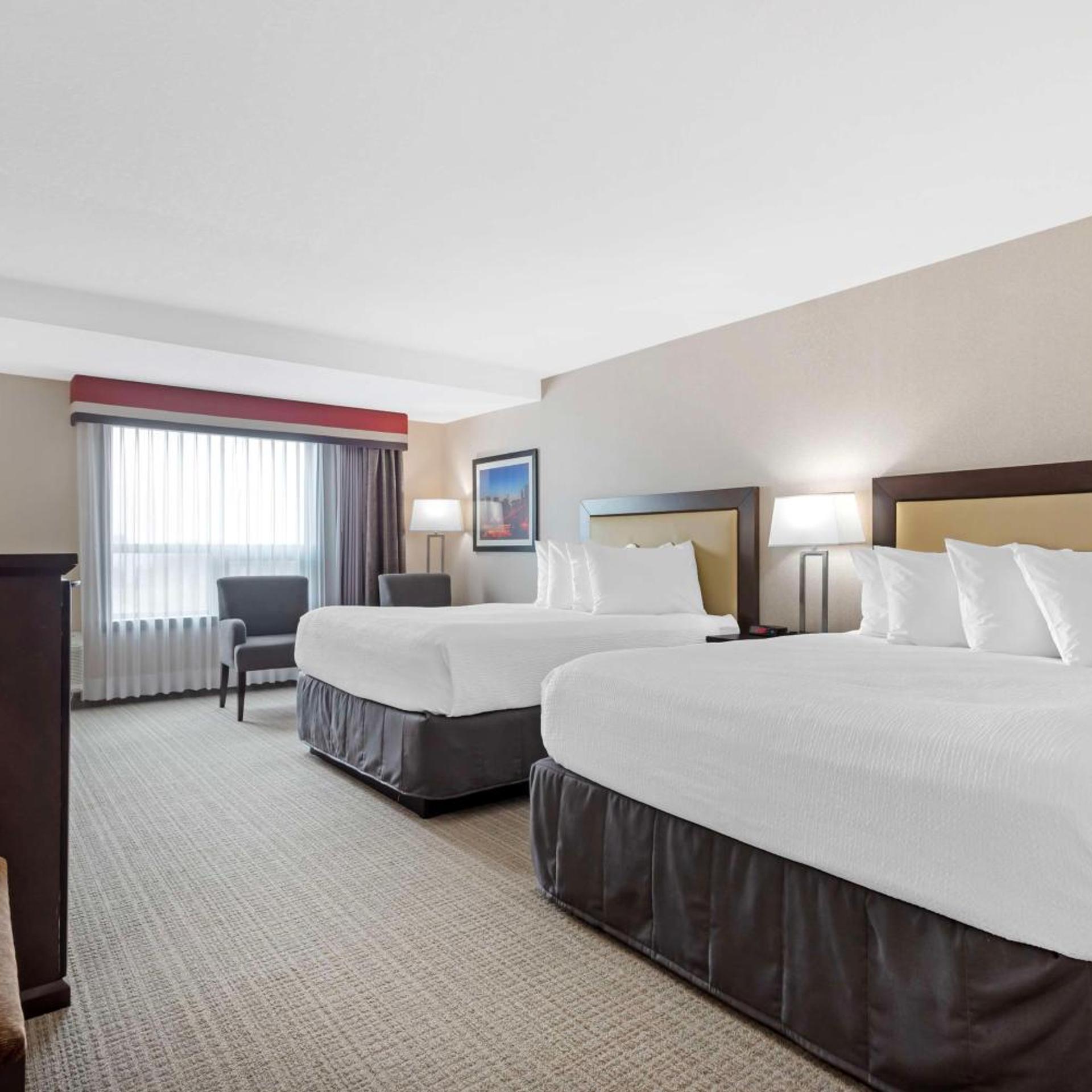 Room, King Bed, 2 Queen Beds, Pool Side, Accessible