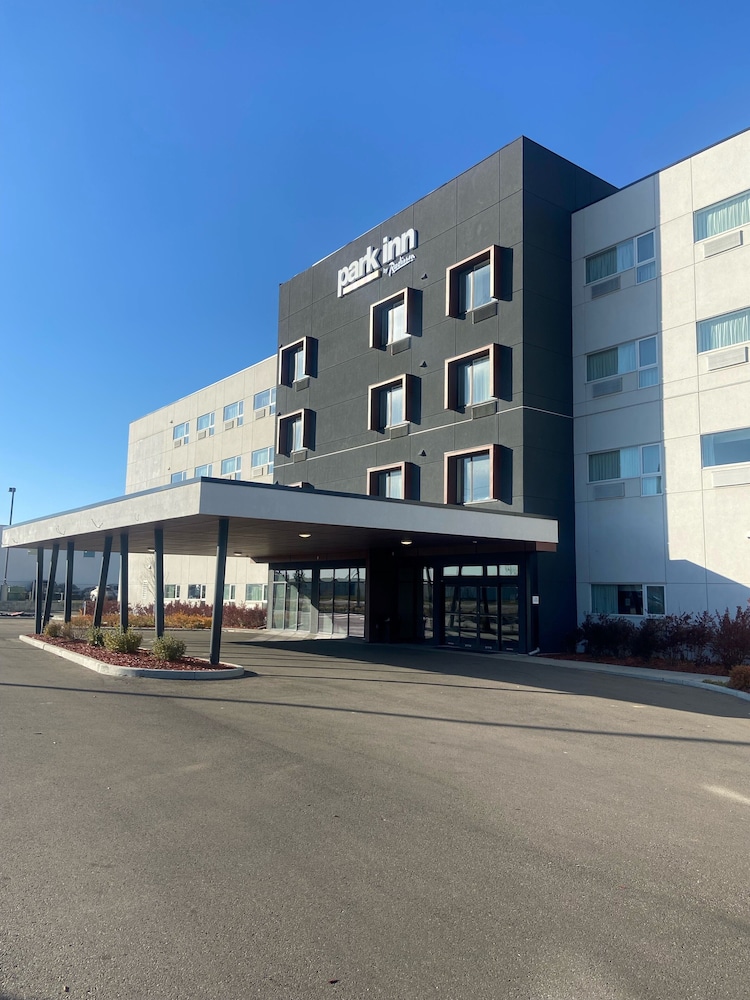 Park Inn By Radisson Edmonton Airport 50/60