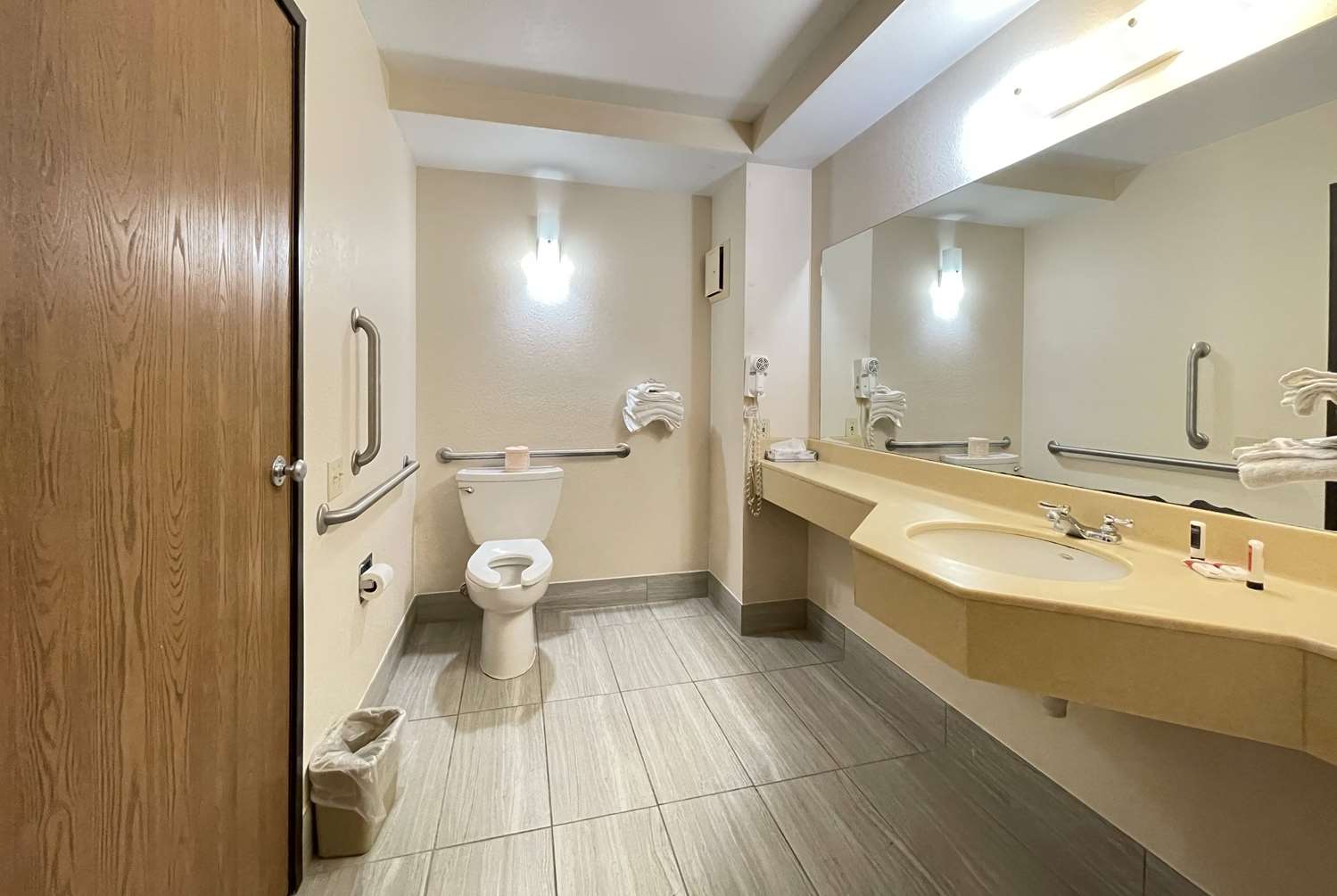 Super 8 by Wyndham Columbia Clark Lane 15/16