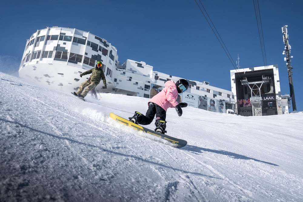 Me and All Hotel Flims, by Hyatt 55/62