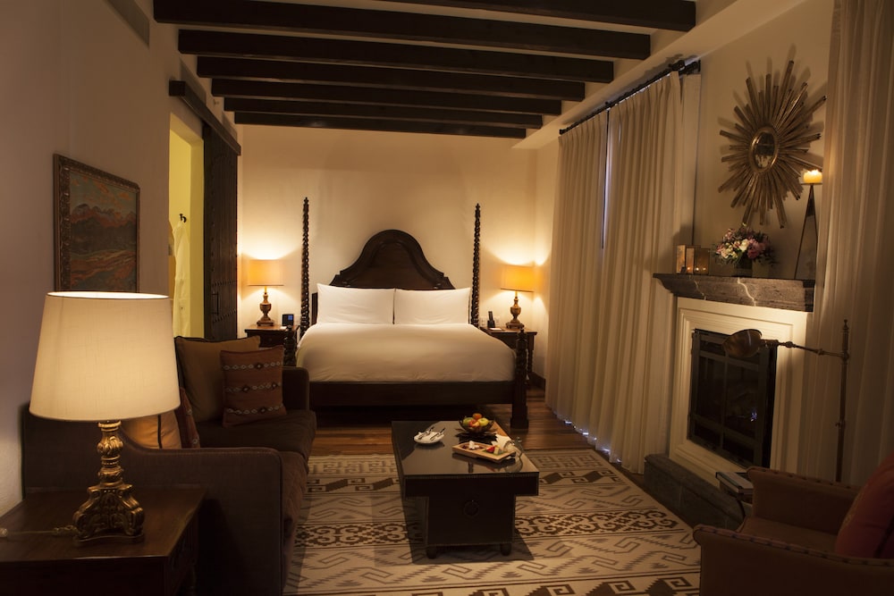 Roof Top, Colonial, King Bed