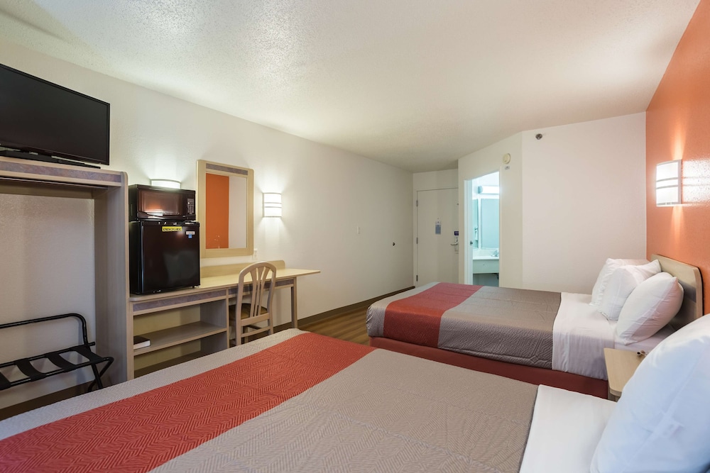 Motel6 Dale, IN 19/45
