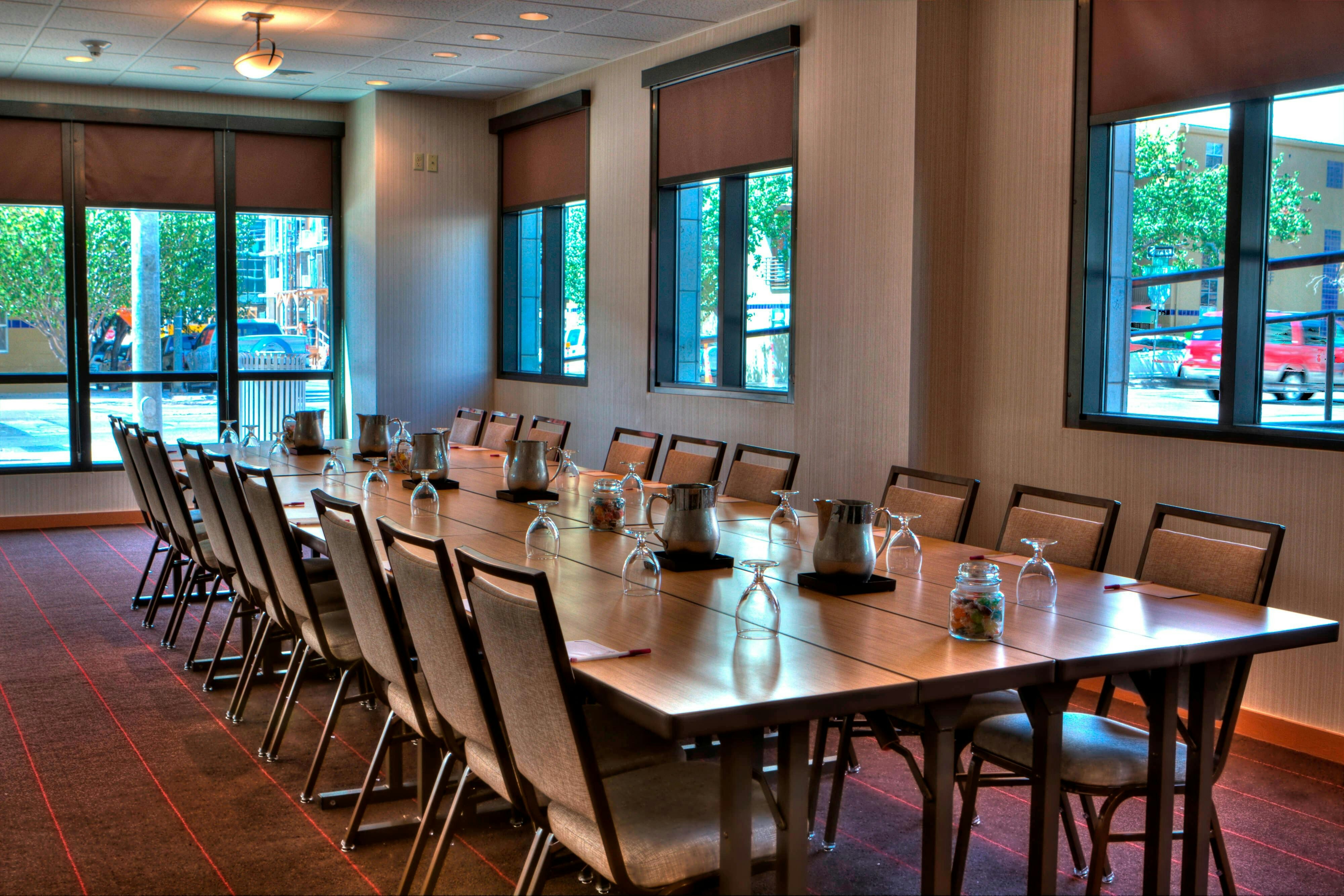 Courtyard By Marriott Austin Downtown Convention Center 24/25