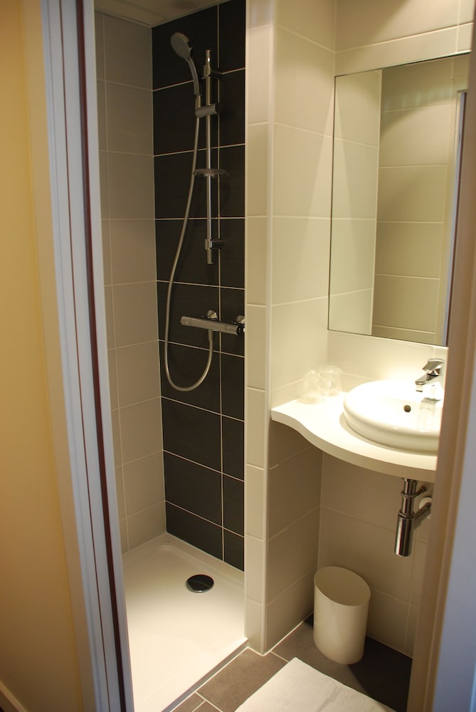 Ruthenium Hotel 21/22