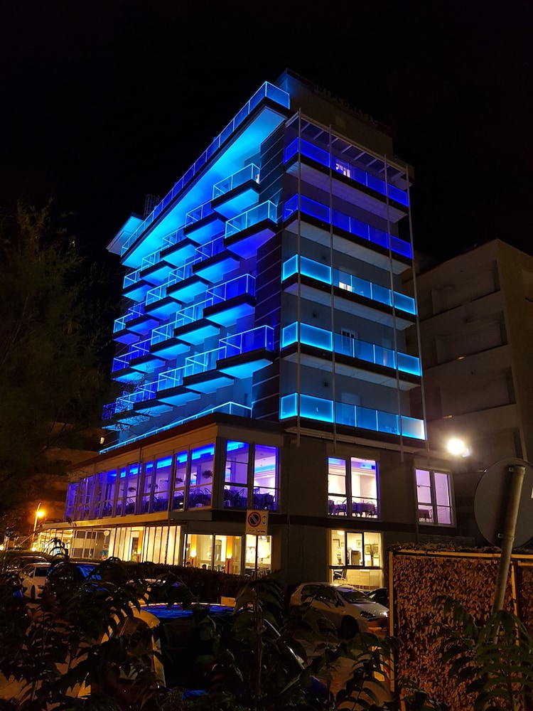Hotel Diplomatic 2/34