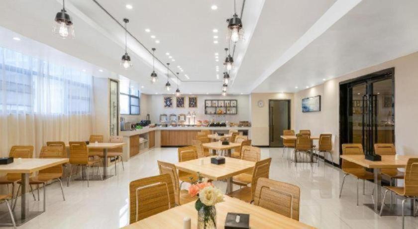City Comfort Inn (Liuzhou Wanda Plaza) 45/54