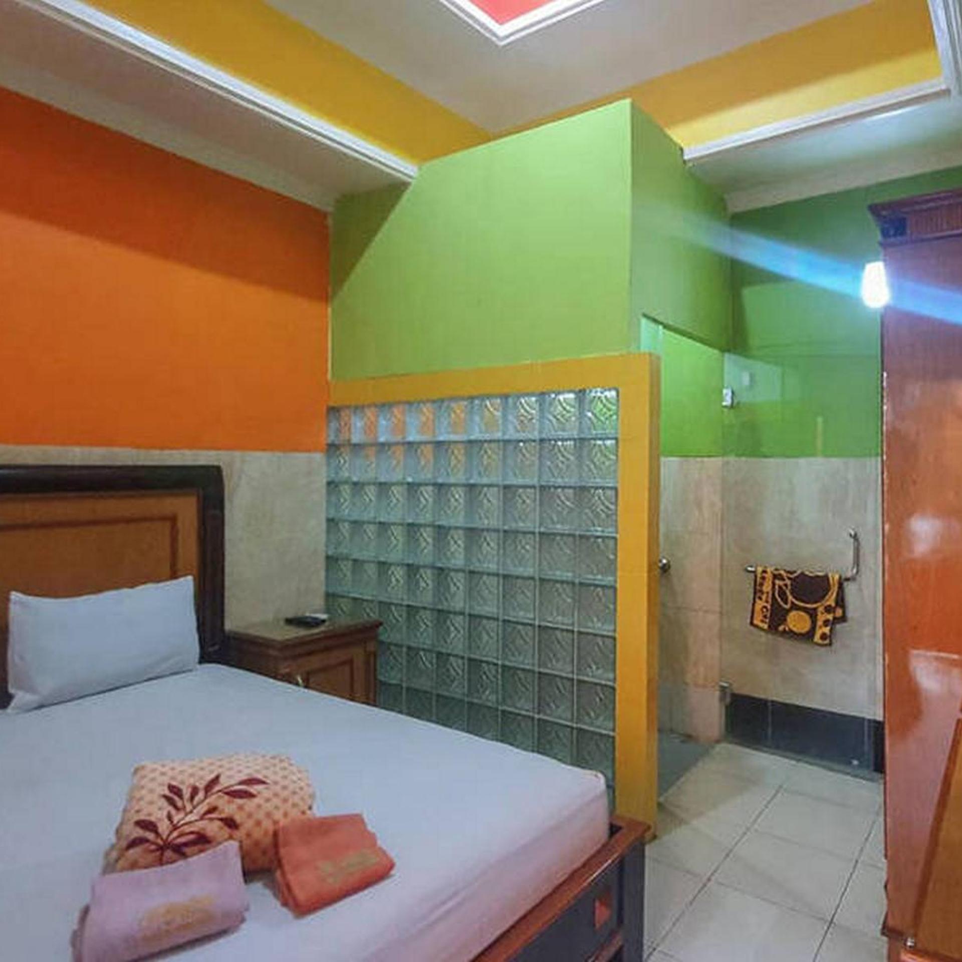 OYO 3727 Homestay Gayatri Sawojajar 18/57