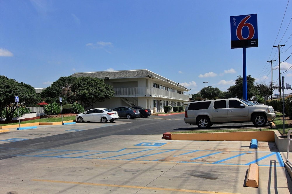 Motel6 Austin, TX - North 39/48