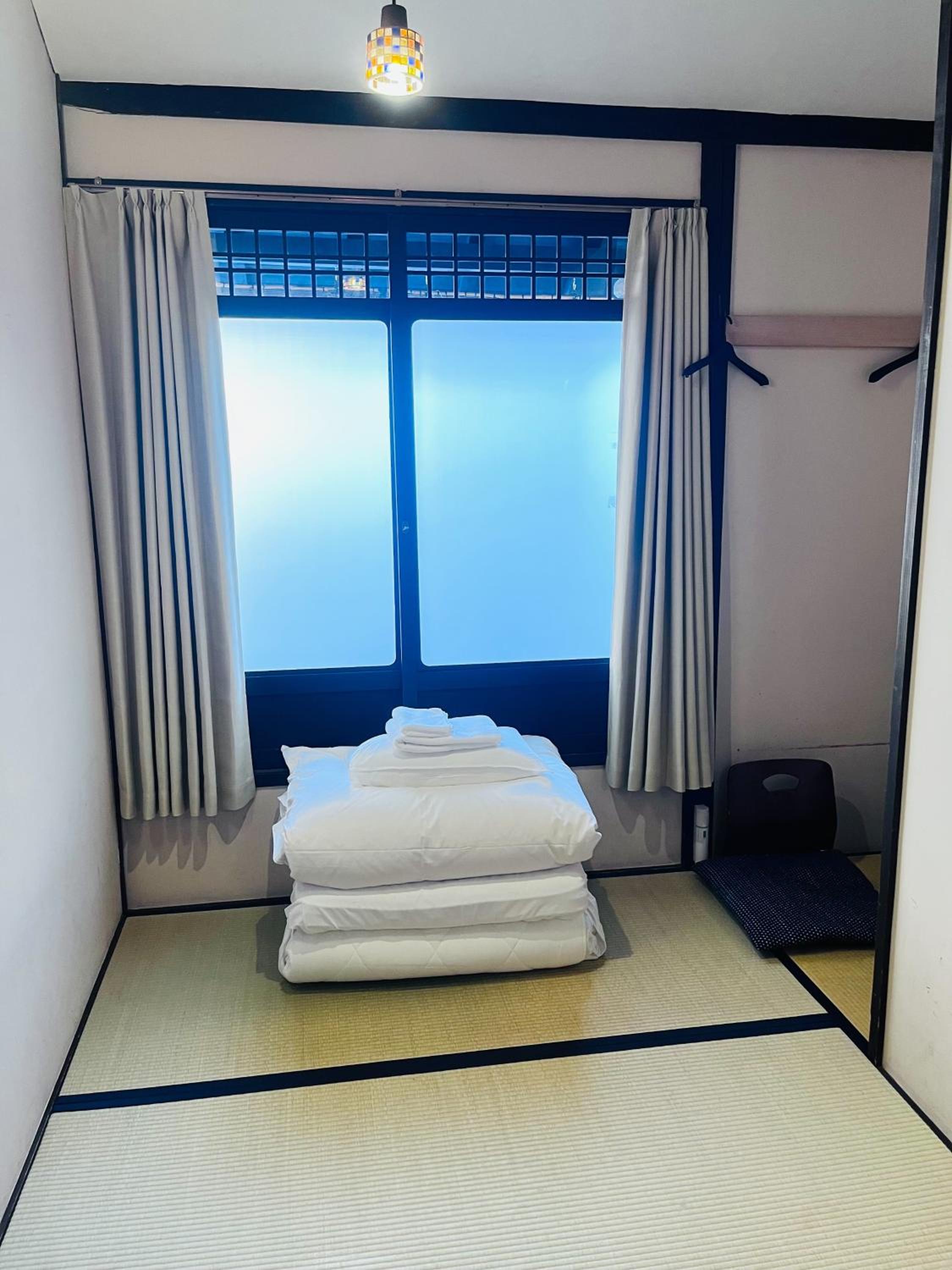 Room, Futon Bed, Single