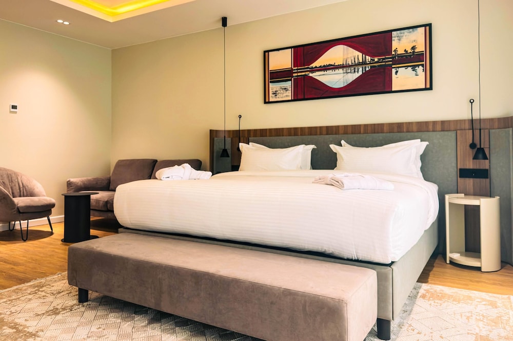 Grand, Suite, King Bed