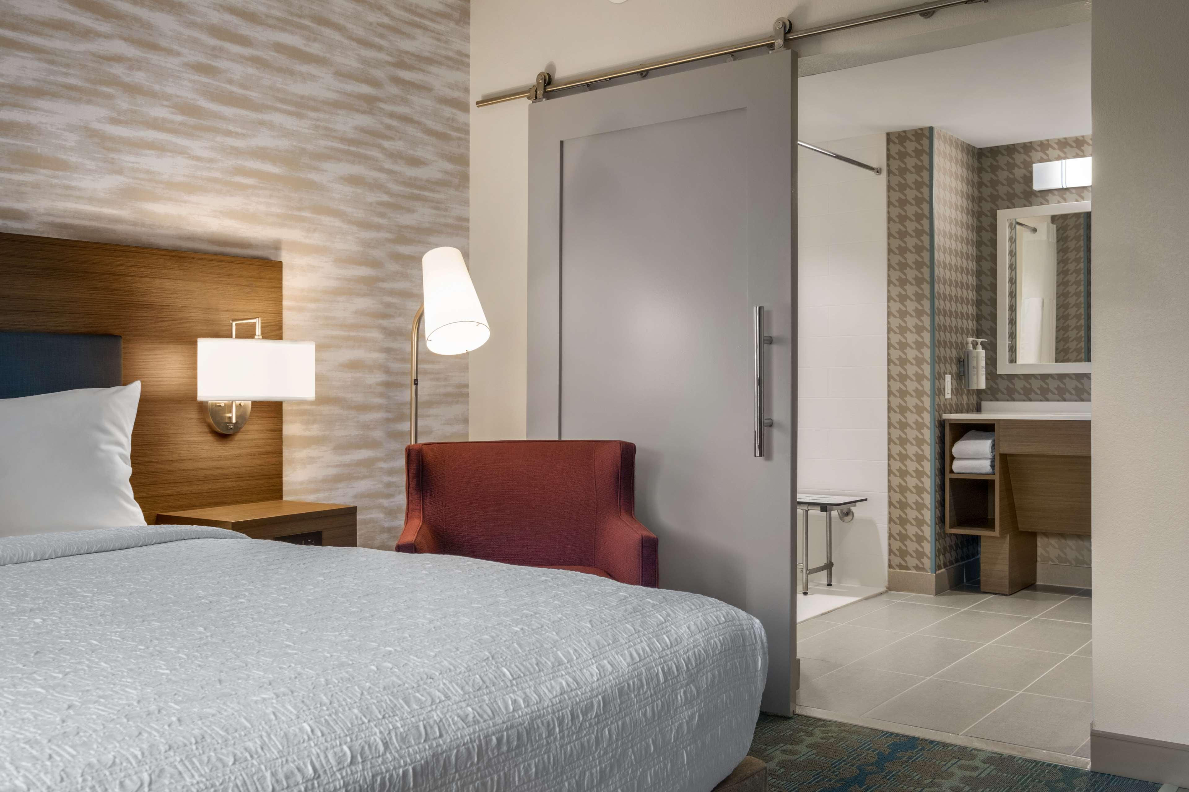1 BEDROOM, SUITE, KING BED, ACCESSIBLE