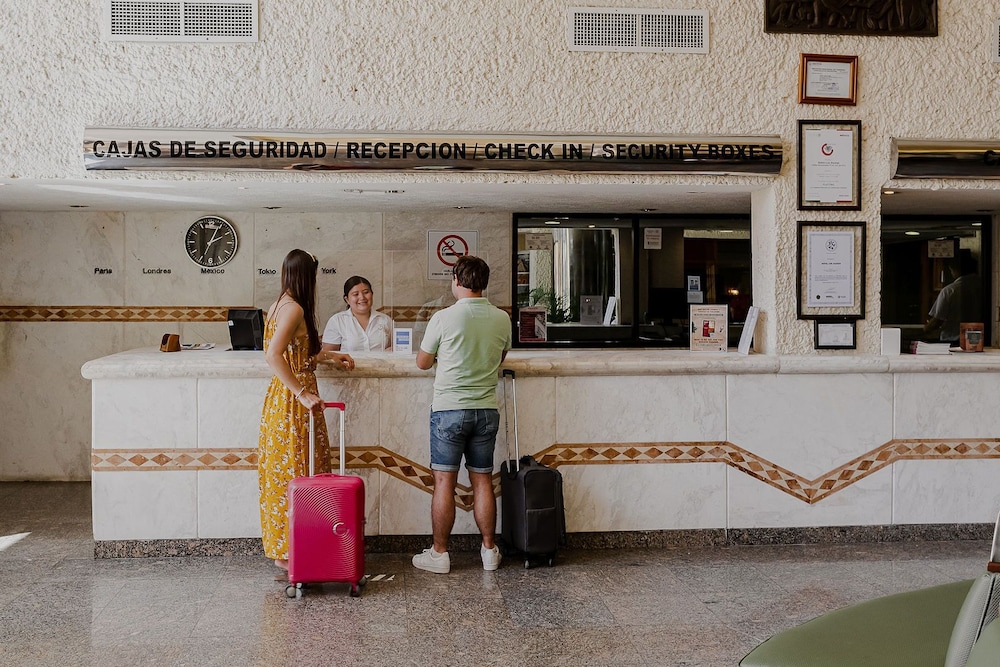 Los Aluxes Hotel 7/50