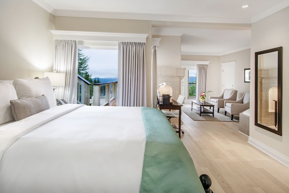 Villa Eyrie Resort 10/44