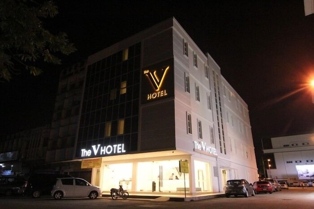 The V Hotel 2/30