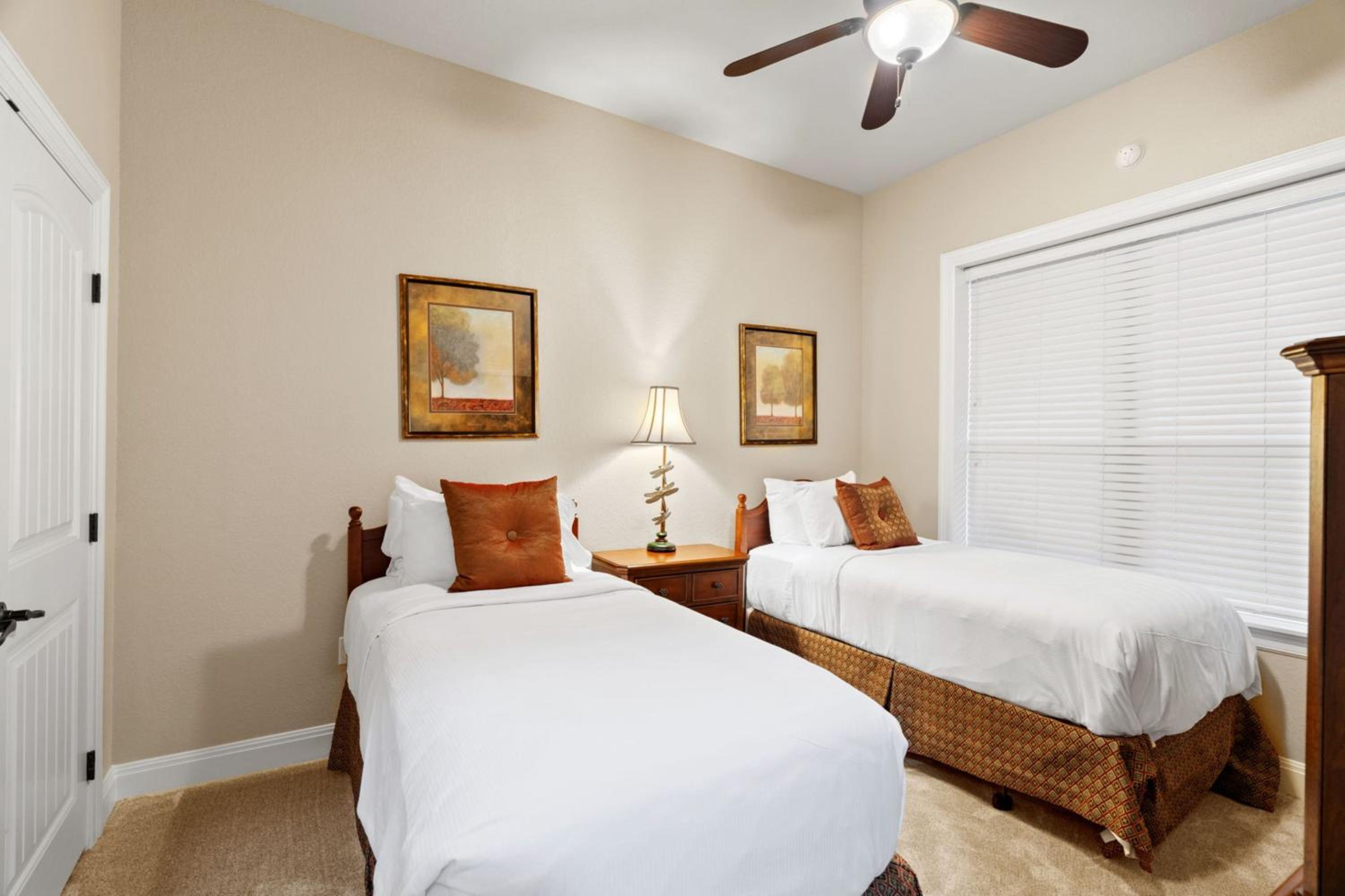 2 Bedrooms, Condo, Water, Classic