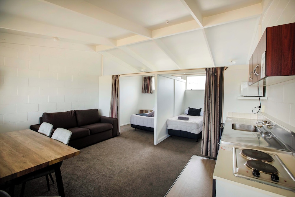 Cabin, Kitchenette