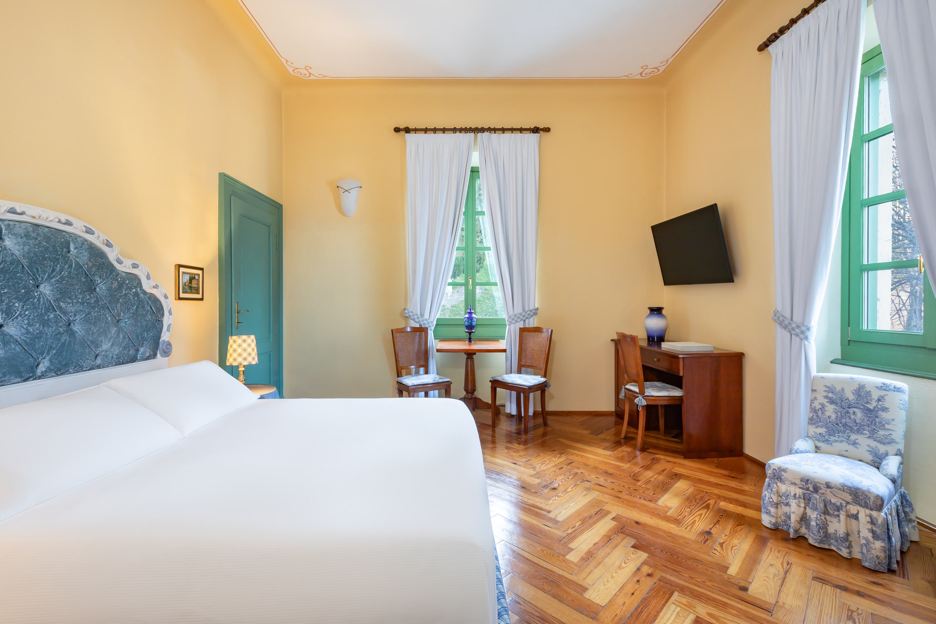 JUNIOR SUITE, VILLA, PARTIAL LAKE VIEW