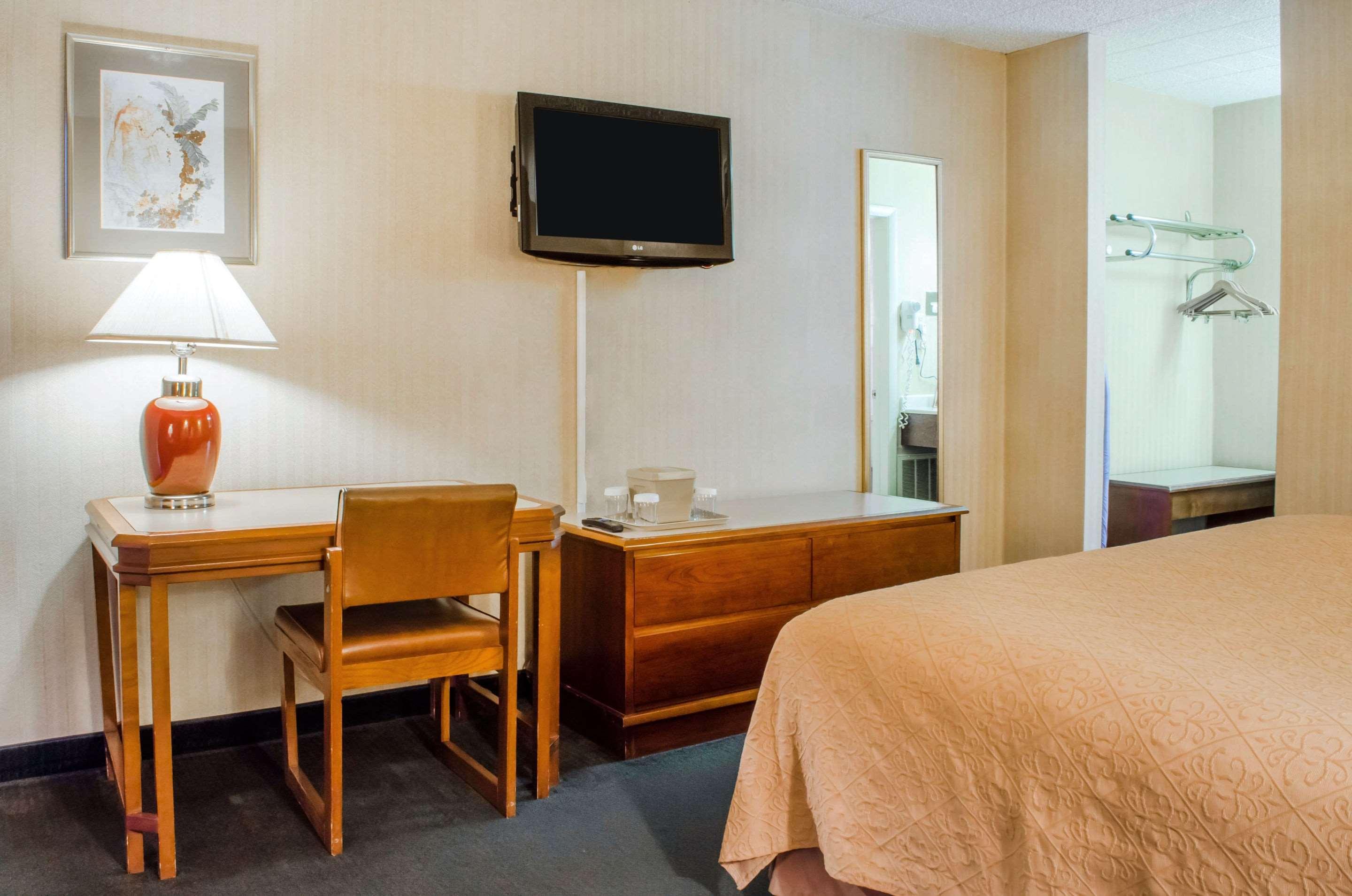 Quality Inn & Suites Burnham, PA 32/36