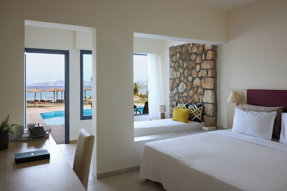 FAMILY, BUNGALOW, SHARED POOL
