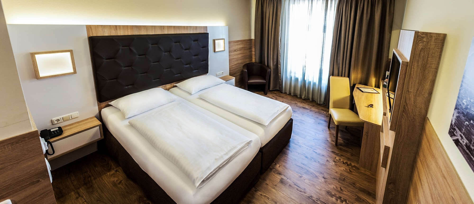 ROOM, TRIPLE