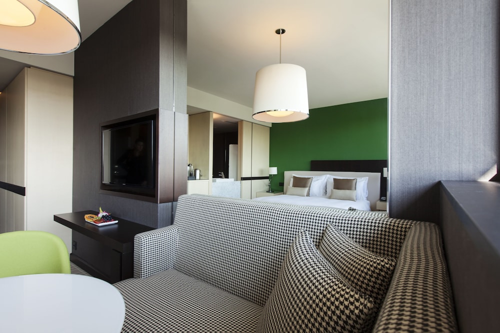 Crowne Plaza Geneva 16/82