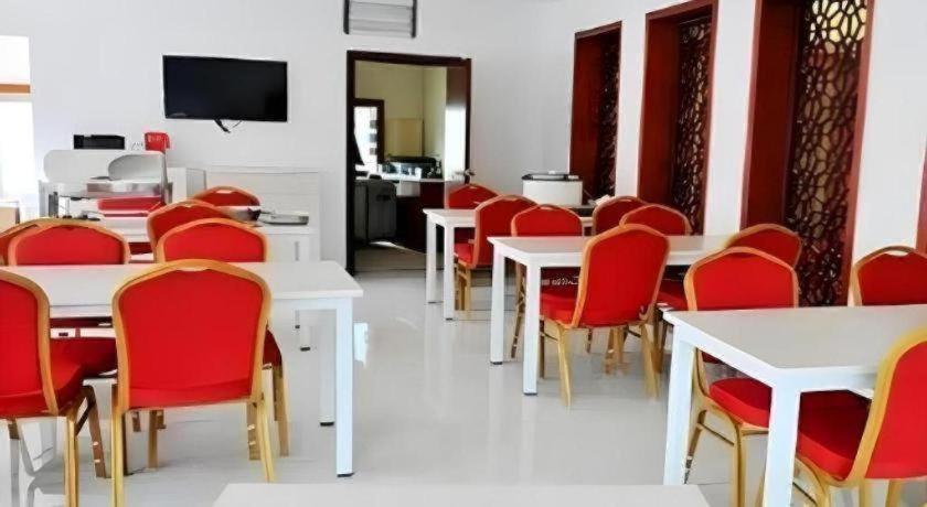 GreenTree Inn Qingdao Licang District Shuyuan Road Da Weng Plaza Express Hotel 41/50